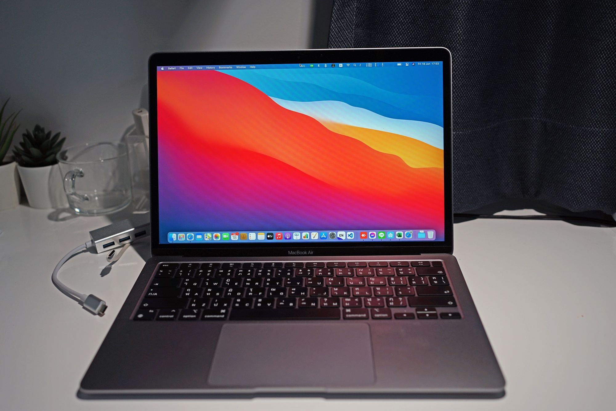 1 เดือนกับ MacBook Air M1 ลืมชาร์จแบตไปเลย