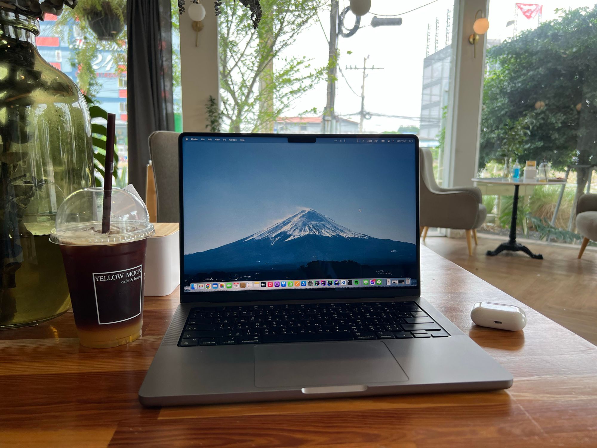 ซื้อคอมเครื่องเดียว หรือ Workstation + Laptop ดี