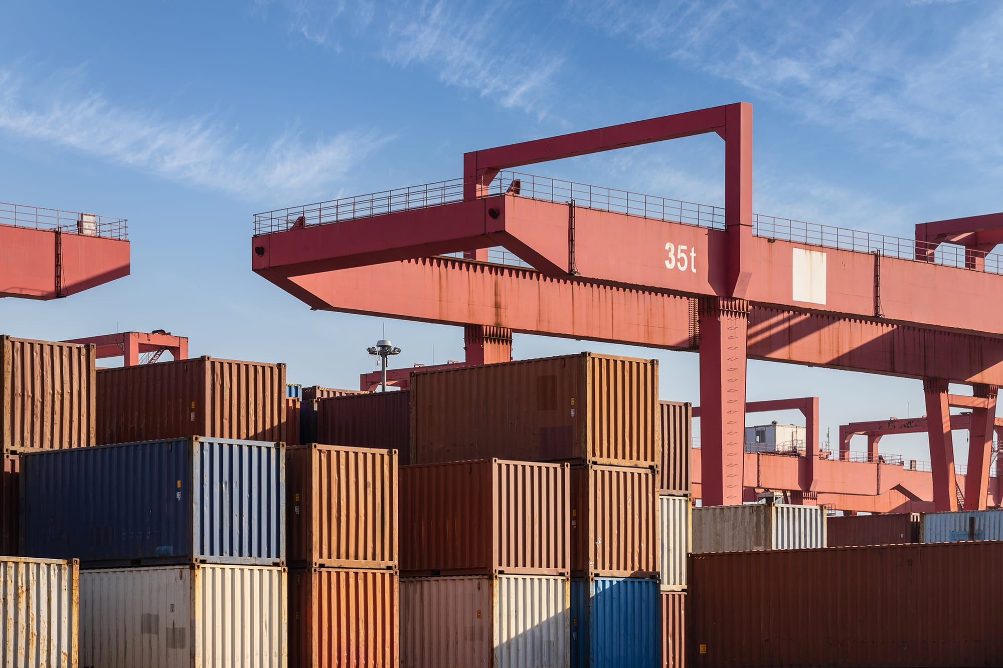 How to design a secure Docker image